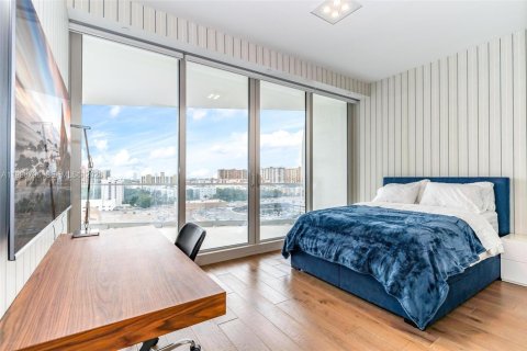 Снять в аренду кондоминиум в Санни-Айлс-Бич, Флорида 3 спальни, 232.35м2, № 2060559 - фото 2