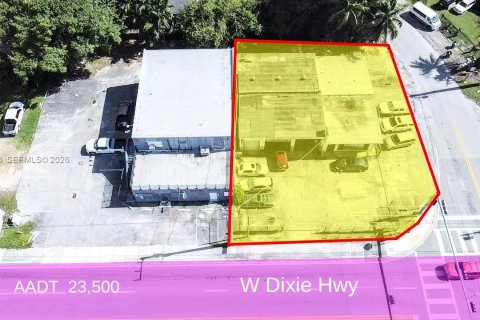 Propiedad comercial en venta en Miami, Florida № 2153705 - foto 4