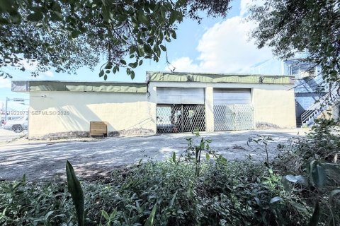 Propiedad comercial en venta en Miami, Florida № 2153705 - foto 20