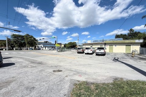 Propiedad comercial en venta en Miami, Florida № 2153705 - foto 17