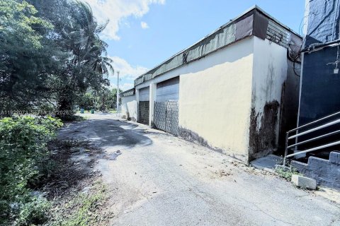Propiedad comercial en venta en Miami, Florida № 2153705 - foto 19