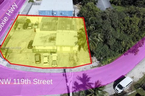 Propiedad comercial en Miami, Florida № 2153705