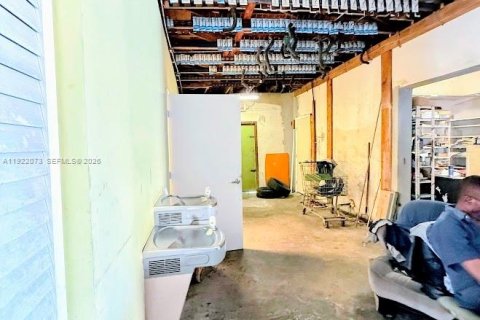 Propiedad comercial en venta en Miami, Florida № 2153705 - foto 11