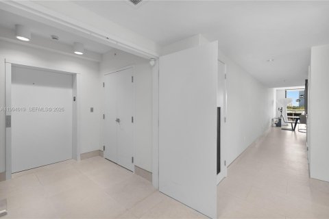 Condominio en venta en Bay Harbor Islands, Florida, 4 dormitorios, 195.56 m2 № 2060531 - foto 18