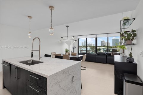 Condominio en venta en Bay Harbor Islands, Florida, 4 dormitorios, 195.56 m2 № 2060531 - foto 17