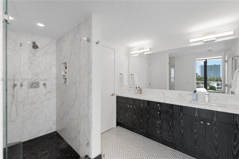 Condominio en venta en Bay Harbor Islands, Florida, 4 dormitorios, 195.56 m2 № 2060531 - foto 24