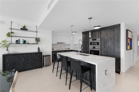 Condominio en venta en Bay Harbor Islands, Florida, 4 dormitorios, 195.56 m2 № 2060531 - foto 15