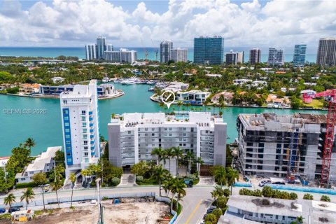 Condominio en venta en Bay Harbor Islands, Florida, 4 dormitorios, 195.56 m2 № 2060531 - foto 27