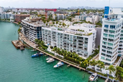 Condominio en venta en Bay Harbor Islands, Florida, 4 dormitorios, 195.56 m2 № 2060531 - foto 28