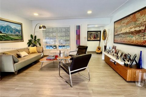 Casa en venta en Miami, Florida, 4 dormitorios, 312.89 m2 № 1776449 - foto 5