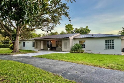 Casa en venta en Miami, Florida, 4 dormitorios, 312.89 m2 № 1776449 - foto 2