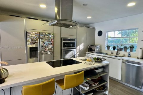 Casa en venta en Miami, Florida, 4 dormitorios, 312.89 m2 № 1776449 - foto 14