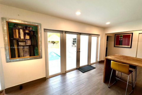 Casa en venta en Miami, Florida, 4 dormitorios, 312.89 m2 № 1776449 - foto 10