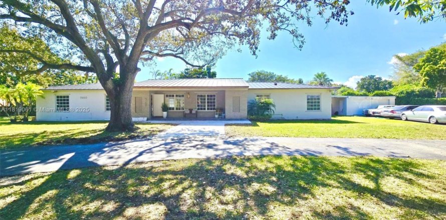 Casa en Miami, Florida 4 dormitorios, 312.89 m2 № 1776449