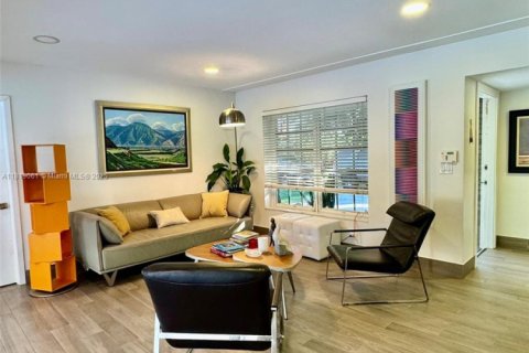 Casa en venta en Miami, Florida, 4 dormitorios, 312.89 m2 № 1776449 - foto 4