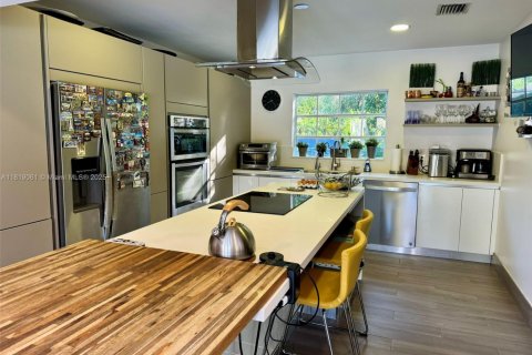 Casa en venta en Miami, Florida, 4 dormitorios, 312.89 m2 № 1776449 - foto 13
