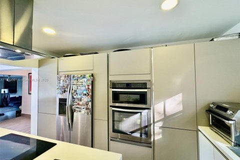 Casa en venta en Miami, Florida, 4 dormitorios, 312.89 m2 № 1776449 - foto 15