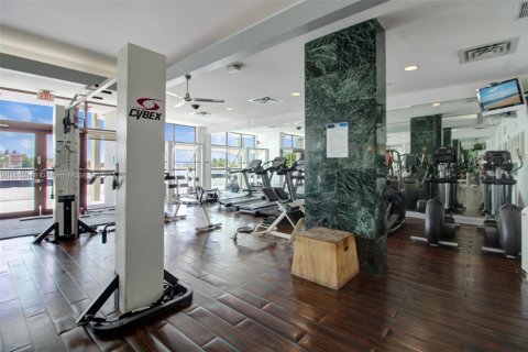 Condo in Miami Beach, Florida, 2 bedrooms  № 1959289 - photo 18