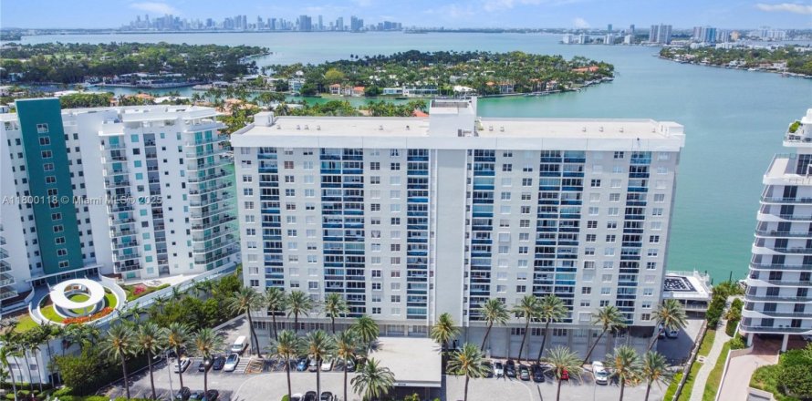 Condo in Miami Beach, Florida, 2 bedrooms  № 1959289