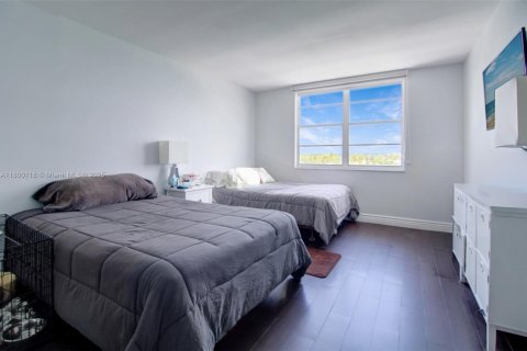 Condo in Miami Beach, Florida, 2 bedrooms  № 1959289 - photo 15