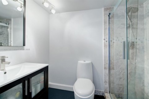 Condo in Miami Beach, Florida, 2 bedrooms  № 1959289 - photo 16