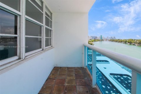 Condo in Miami Beach, Florida, 2 bedrooms  № 1959289 - photo 10