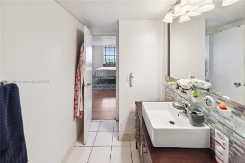 Купить кондоминиум в Норт-Майами, Флорида 1 спальня, 68.75м2, № 2018893 - фото 10