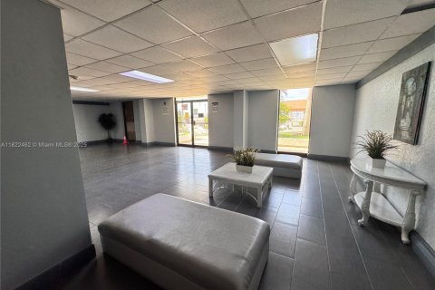 Купить кондоминиум в Норт-Майами, Флорида 1 спальня, 68.75м2, № 2018893 - фото 23