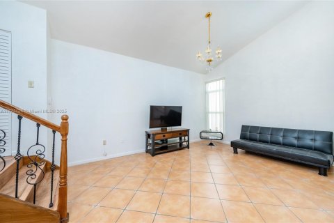 House in Miami, Florida 4 bedrooms, 182.27 sq.m. № 1979128 - photo 15