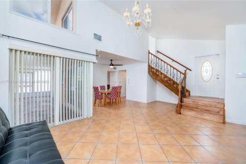 House in Miami, Florida 4 bedrooms, 182.27 sq.m. № 1979128