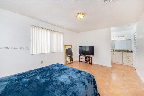 House in Miami, Florida 4 bedrooms, 182.27 sq.m. № 1979128 - photo 28