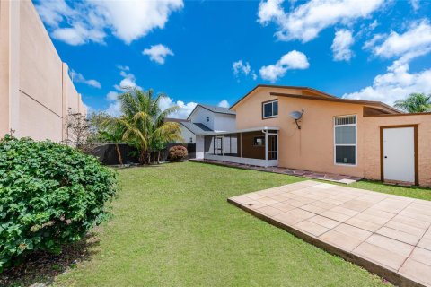 House in Miami, Florida 4 bedrooms, 182.27 sq.m. № 1979128 - photo 16