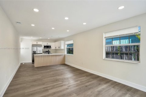 House in Sunrise, Florida 3 bedrooms, 93.37 sq.m. № 2035043 - photo 6