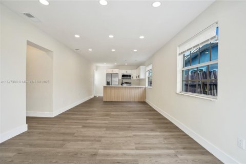 House in Sunrise, Florida 3 bedrooms, 93.37 sq.m. № 2035043 - photo 5