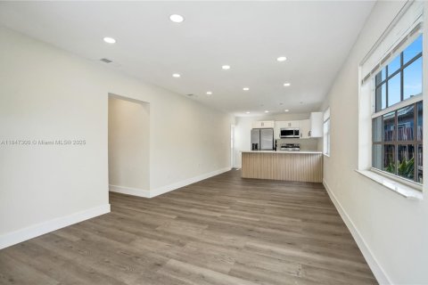 House in Sunrise, Florida 3 bedrooms, 93.37 sq.m. № 2035043 - photo 4