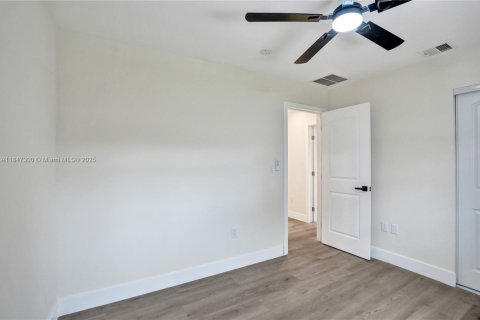 House in Sunrise, Florida 3 bedrooms, 93.37 sq.m. № 2035043 - photo 24