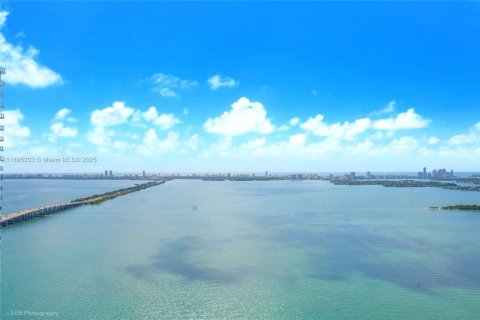 Купить кондоминиум в Майами, Флорида 2 спальни, 98.2м2, № 2042914 - фото 8