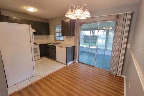 House in New Port Richey, Florida 2 bedrooms, 72 sq.m. № 1917469 - photo 9