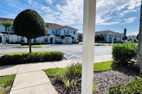 Adosado en venta en Kissimmee, Florida, 3 dormitorios № 1944110 - foto 3