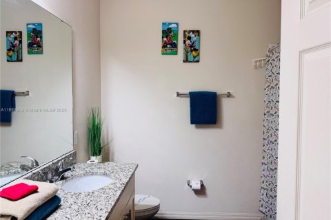 Adosado en venta en Kissimmee, Florida, 3 dormitorios № 1944110 - foto 13