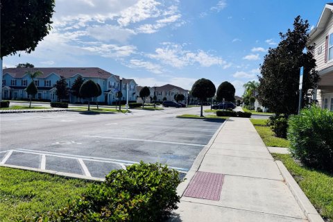 Adosado en venta en Kissimmee, Florida, 3 dormitorios № 1944110 - foto 1