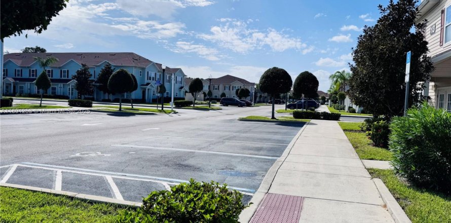 Adosado en Kissimmee, Florida 3 dormitorios № 1944110
