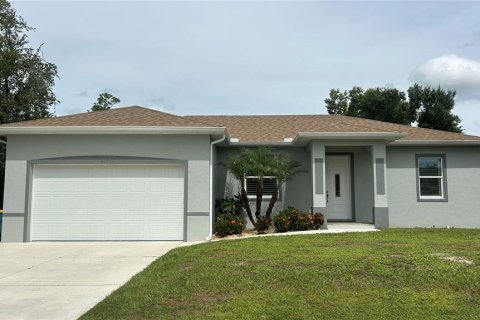 House in Port Charlotte, Florida 3 bedrooms, 129.04 sq.m. № 2394429