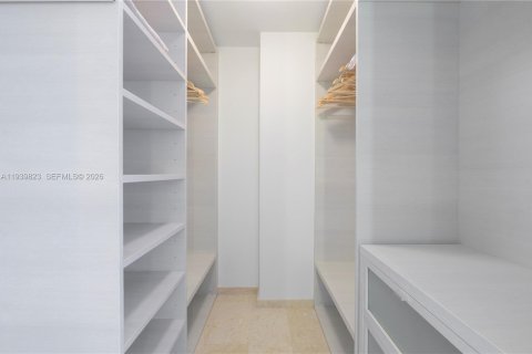 Condo in Miami, Florida, 2 bedrooms  № 1997081 - photo 14