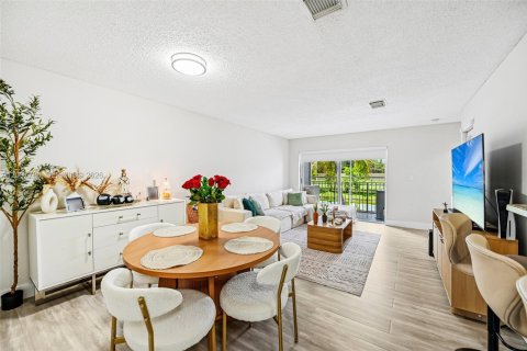 Condo in Doral, Florida, 3 bedrooms  № 2411729 - photo 7