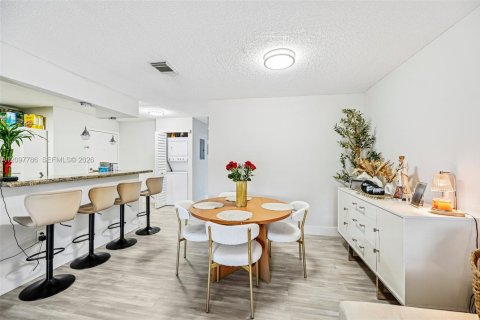 Condo in Doral, Florida, 3 bedrooms  № 2411729 - photo 8