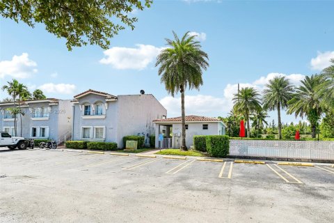 Condo in Doral, Florida, 3 bedrooms  № 2411729 - photo 3