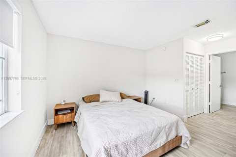Condo in Doral, Florida, 3 bedrooms  № 2411729 - photo 26