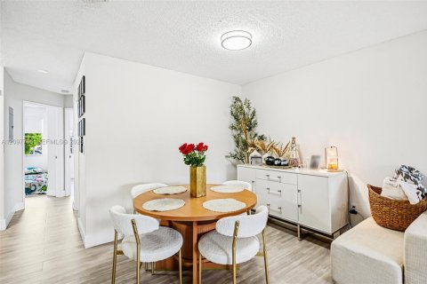 Condo in Doral, Florida, 3 bedrooms  № 2411729 - photo 9