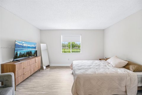 Condo in Doral, Florida, 3 bedrooms  № 2411729 - photo 22